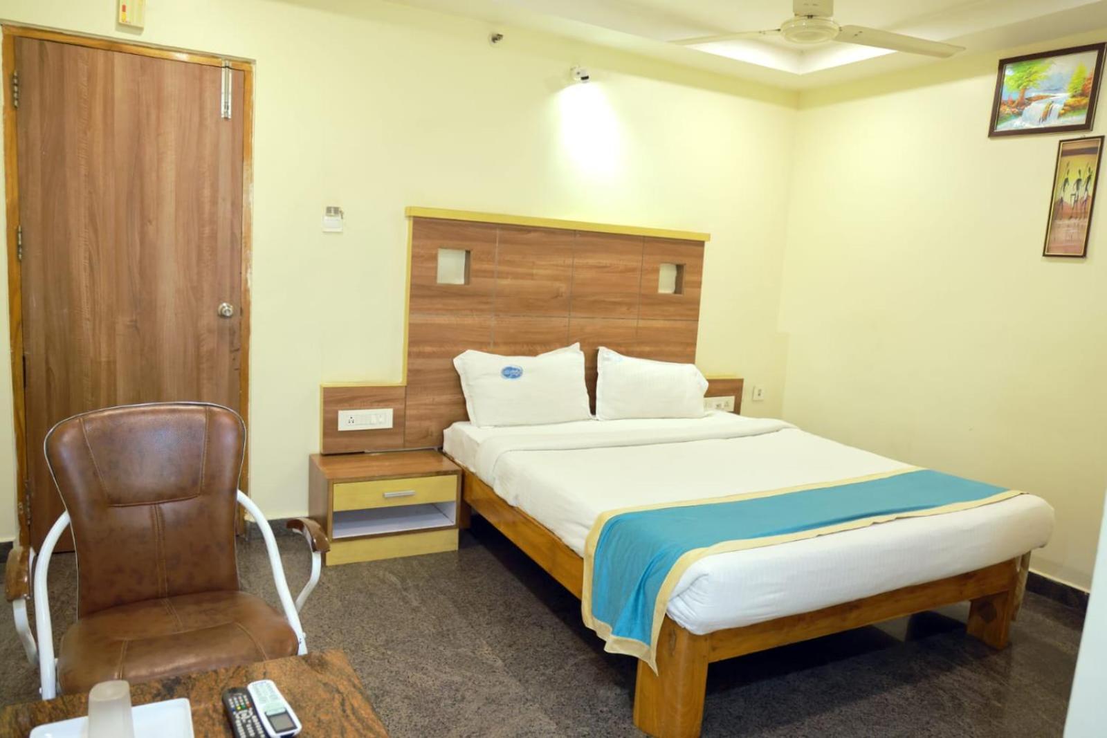 Hotel Way Inn Grand Tirupati Exterior photo