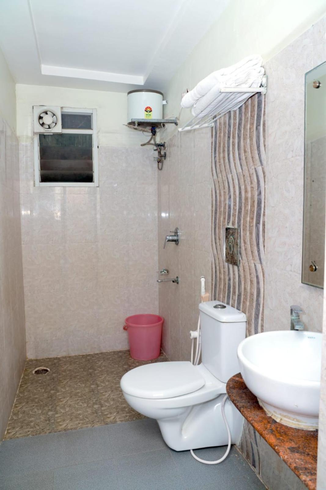 Hotel Way Inn Grand Tirupati Exterior photo